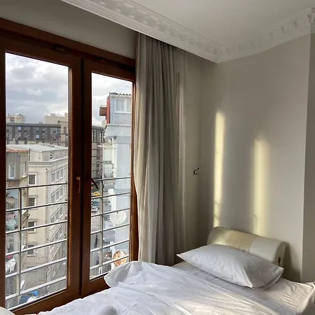La Perato Hotell *